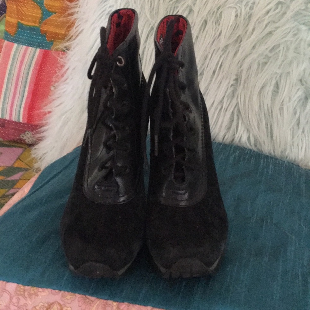 Shoes - Picture 2 of 7
